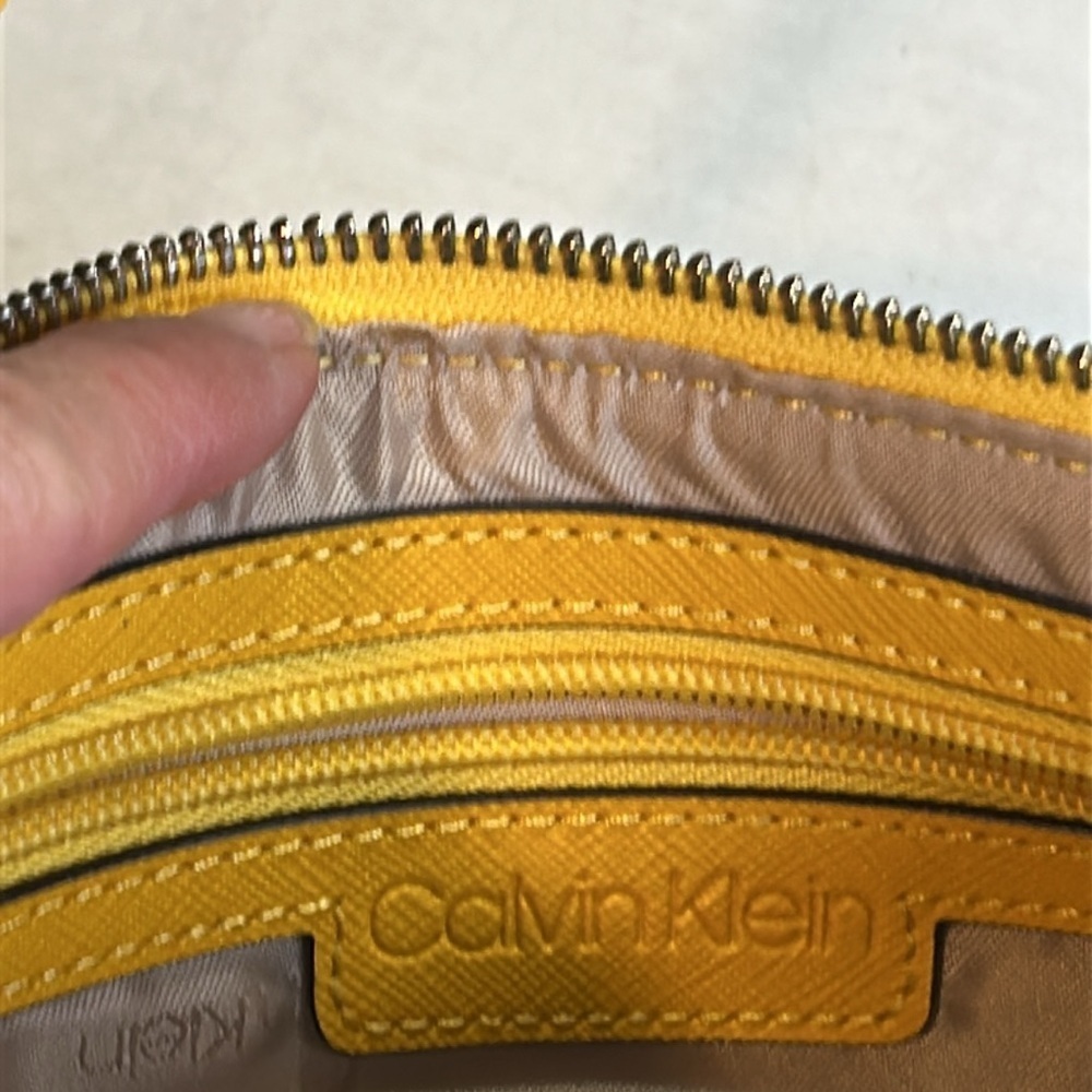 CALVIN KLEIN CROSSBODY BAG MINI IN SUNNY YELLOW SZ S - Picture 5 of 14
